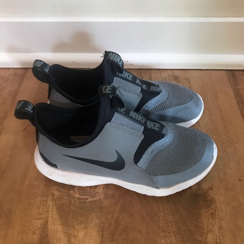 Kids Size 11.5 Nike shoes.